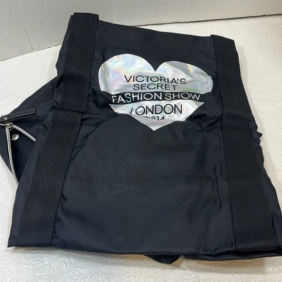 Victoria’s Secret Fashion Show London 2014 Lg Duffel bag W/Pouch  21x6x14.5" - Picture 4 of 10